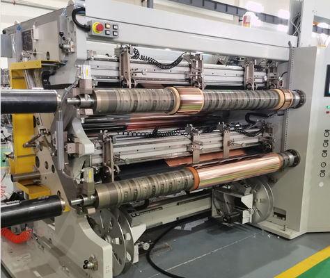 Farbenfrohe Touchscreen-Schneidmaschine PET+Cu OPP+Cu