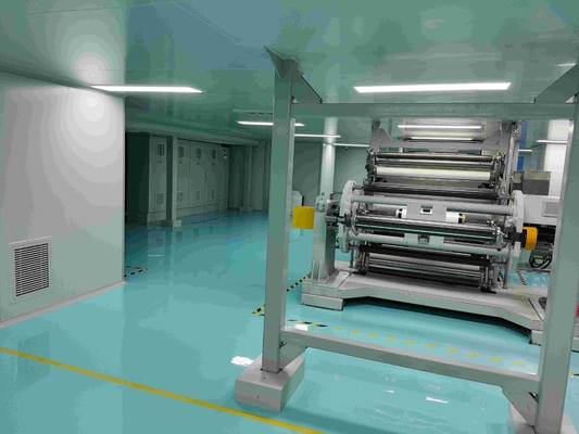 Maschine zur Bearbeitung von PET-Substraten mit Heißschmelzmittel