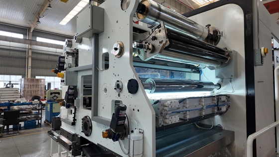 Kapazitiver Vakuumbedampfer für Kunststofffolien mit versetztem Keramikboot-Design